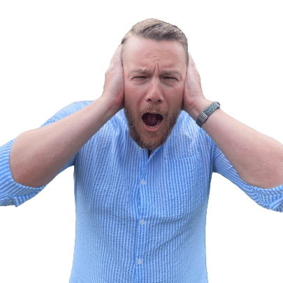 Porträt von Tobias Hombach von l.i.d., der sich gestresst die Ohren zuhält – Symbol für Überforderung durch schnellen Wandel.