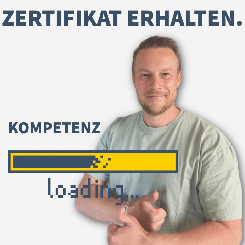 Tobias Hombach von l.i.d. (lid) in einem hellgrünen T-Shirt steht vor weißem Hintergrund und zeigt mit beiden Händen Daumen hoch. Oben steht groß „Zertifikat erhalten.“ Darunter folgt „Kompetenz“ mit einem teilweise gefüllten Ladebalken und dem Hinweis „loading…“. Das Bild spielt humorvoll darauf an, dass ein abgeschlossenes Training oder Zertifikat noch nicht automatisch bedeutet, dass eine Kompetenz bereits sicher angewendet werden kann.